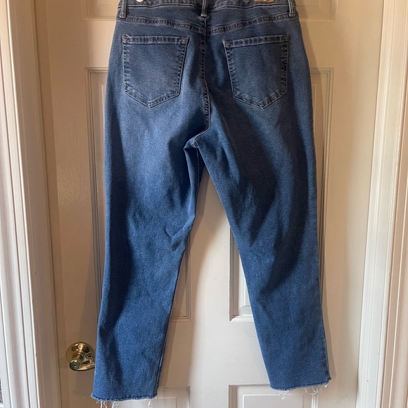 Sofia Jeans Adora Curvy Girlfriend - Picture 2 of 6